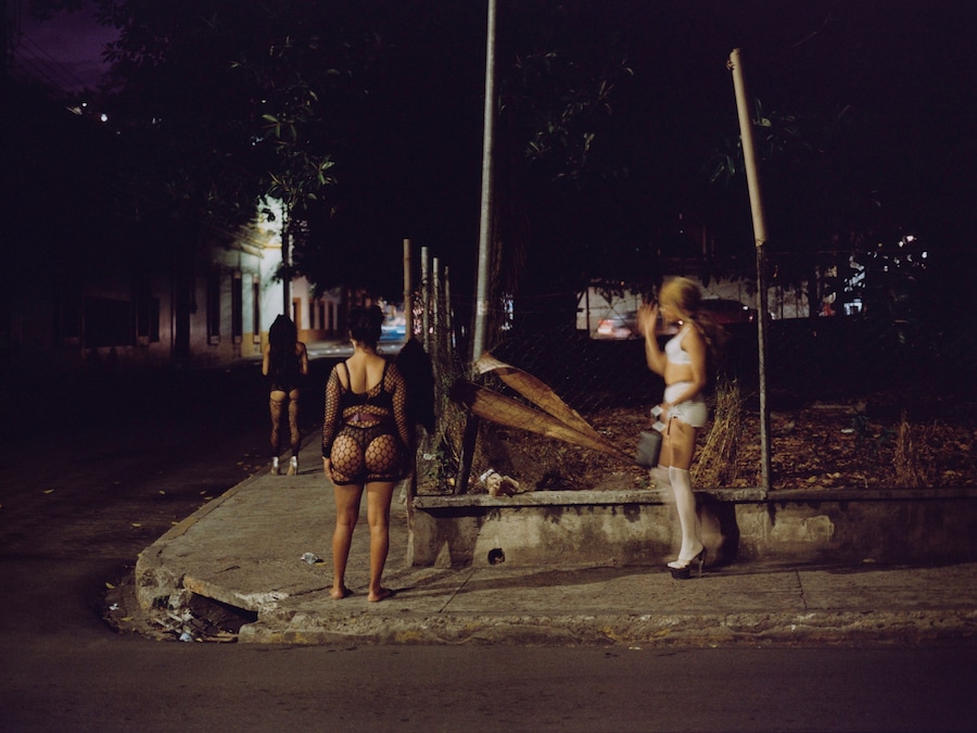 También Somos Mujeres by Constanze Han